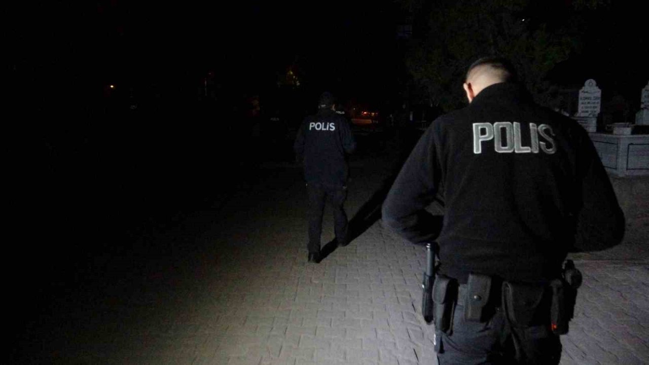 Mezarlıkta bir garip olay: "İnsan kemiği" dedi, hayvan kemiği çıktı