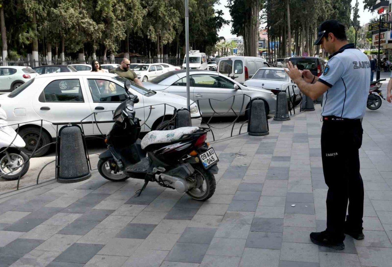 Kuşadası’nda zabıtadan motosiklet denetimi