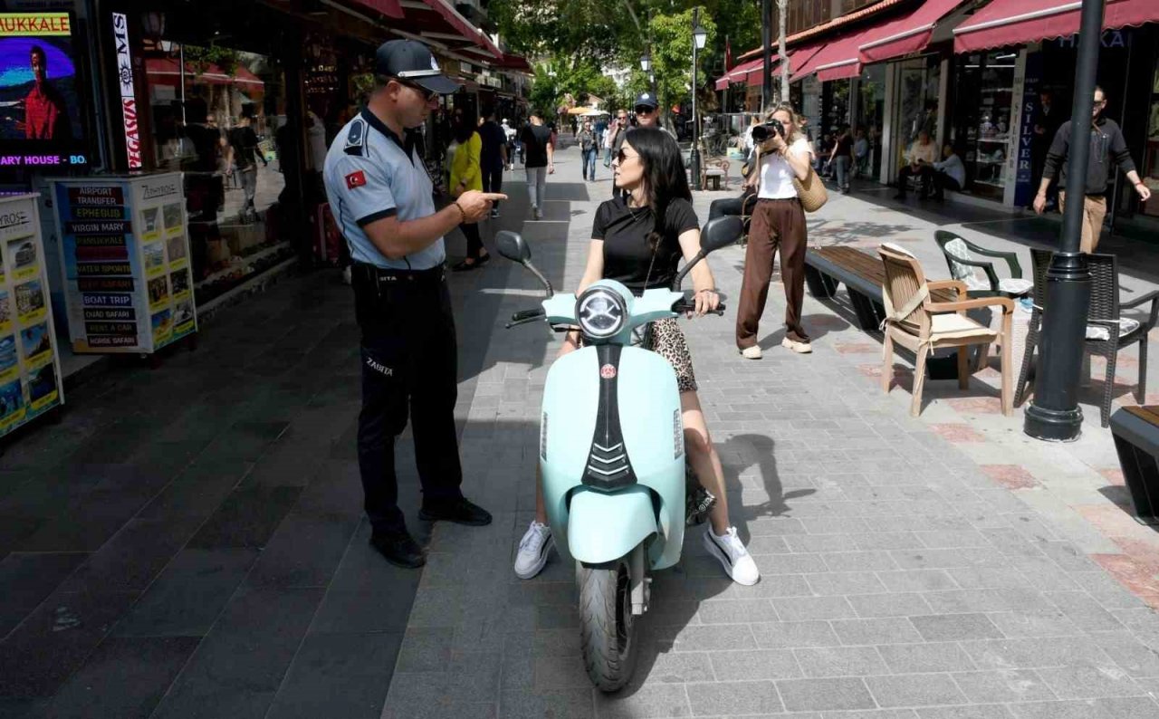 Kuşadası’nda zabıtadan motosiklet denetimi