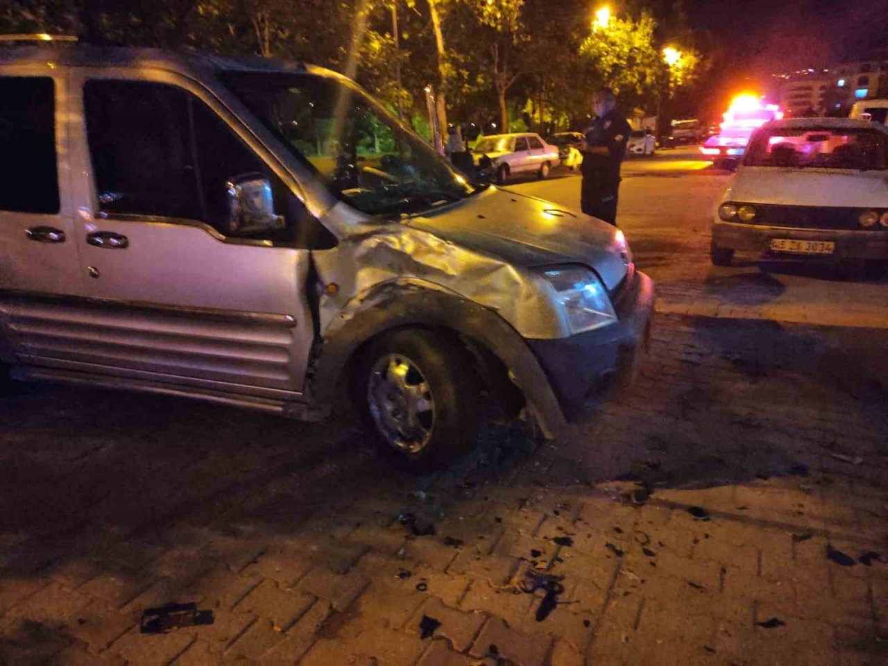 Manisa’da kamyonet motosikletle çarpıştı: 1 ölü, 1 yaralı