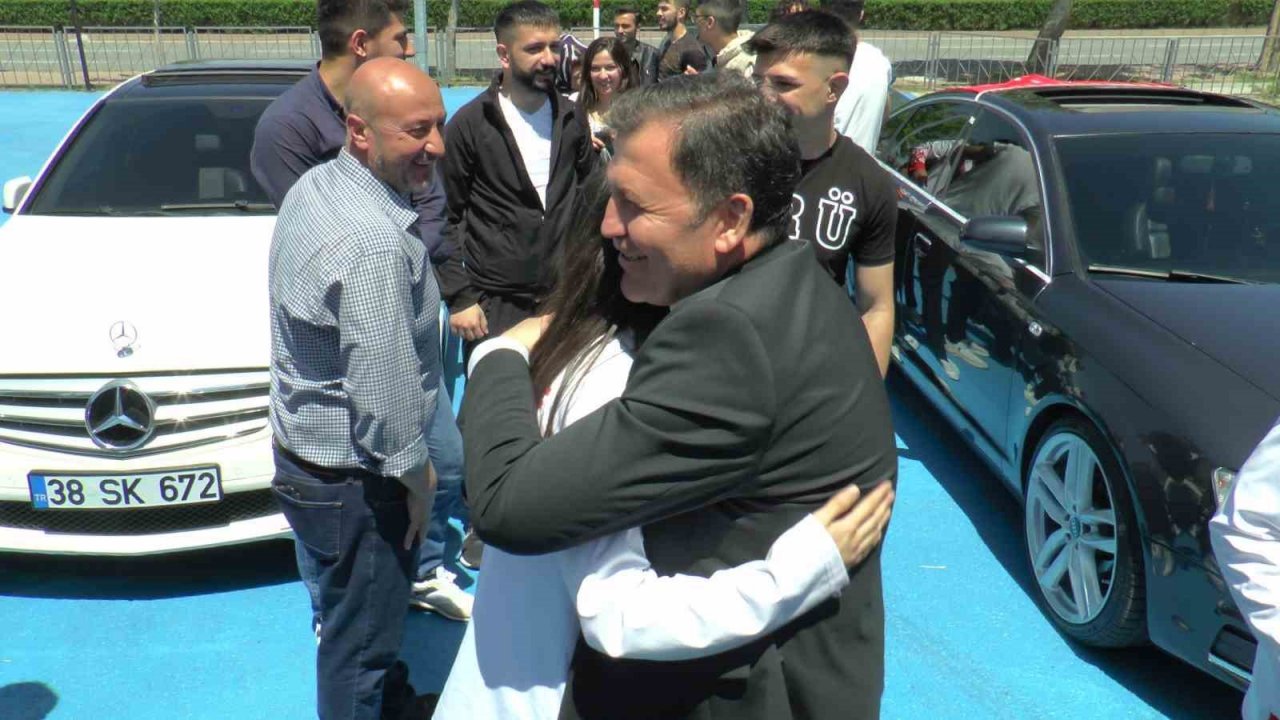 Kayserili dünya şampiyonları yurda döndü