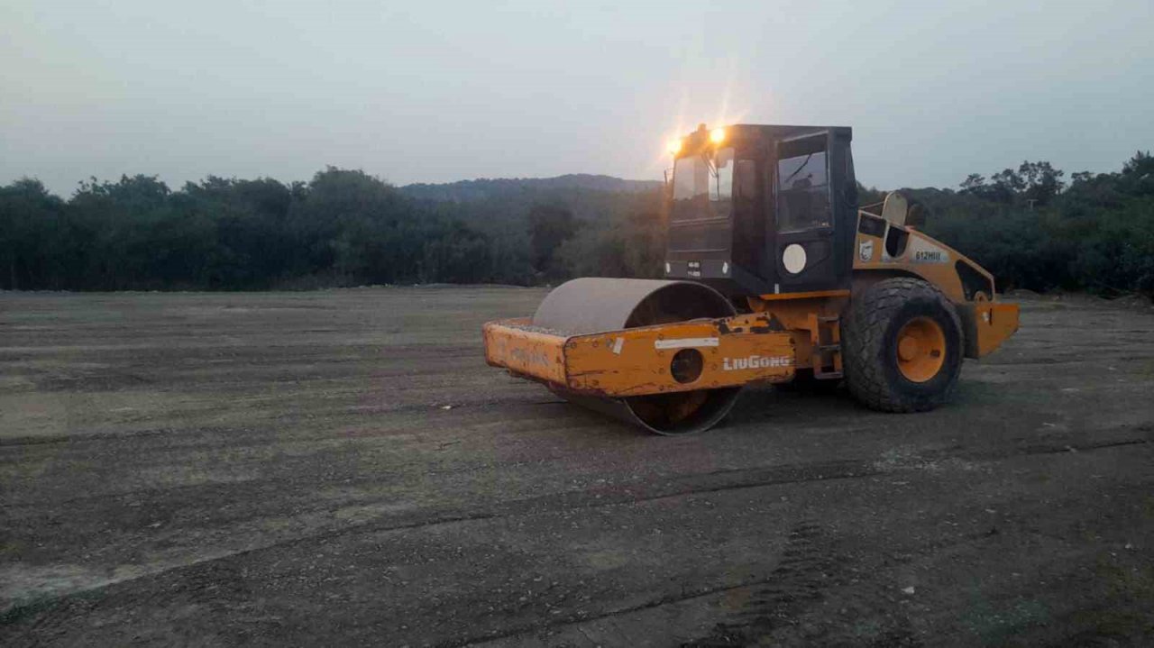 Ortaca’da yollar bakımdan geçiriliyor