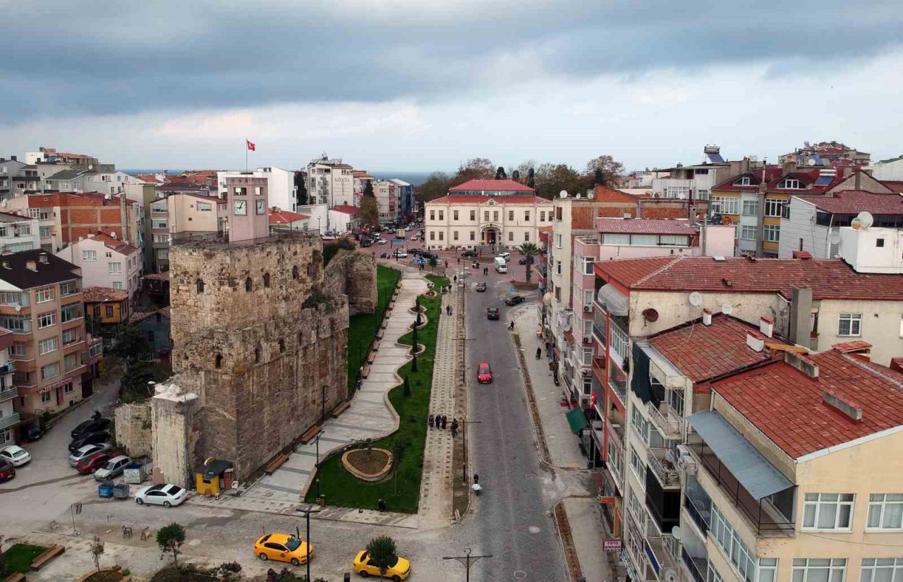 Sinop Saat Kulesi’ne komşu binalar tek renk olacak