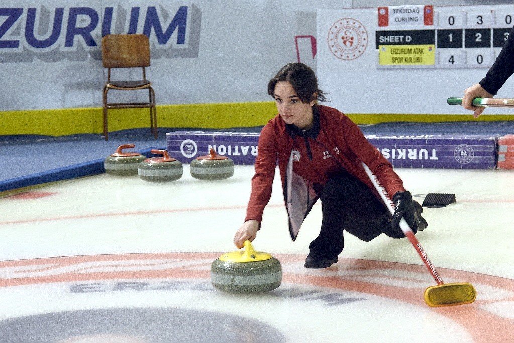 Dört takım süper ligde