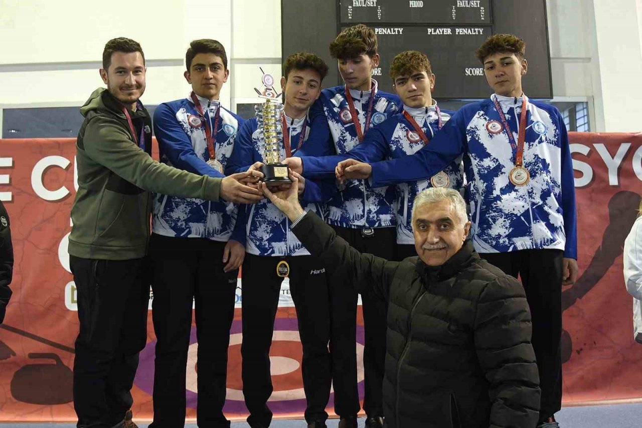 Dört takım süper ligde