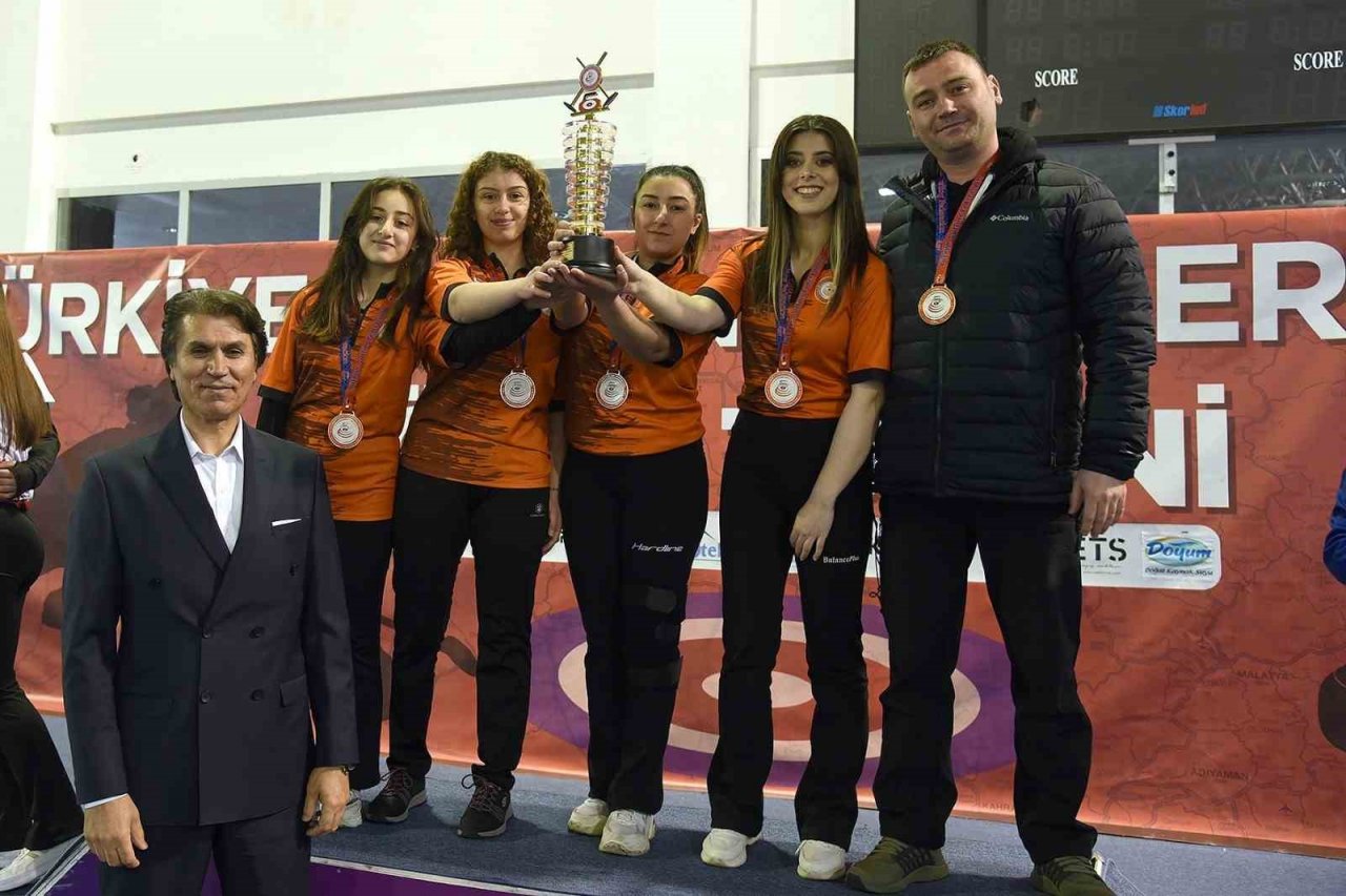 Dört takım süper ligde