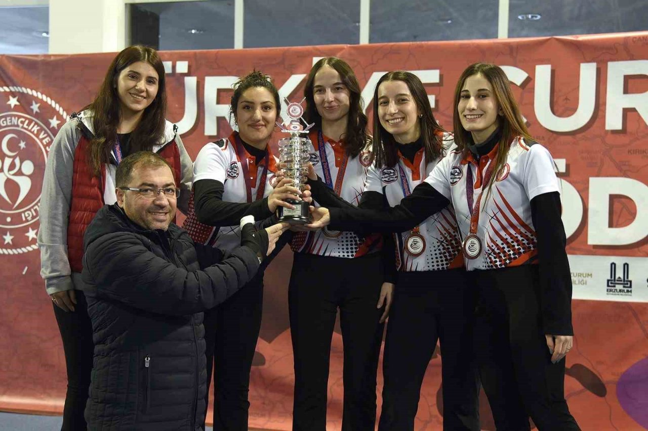 Dört takım süper ligde