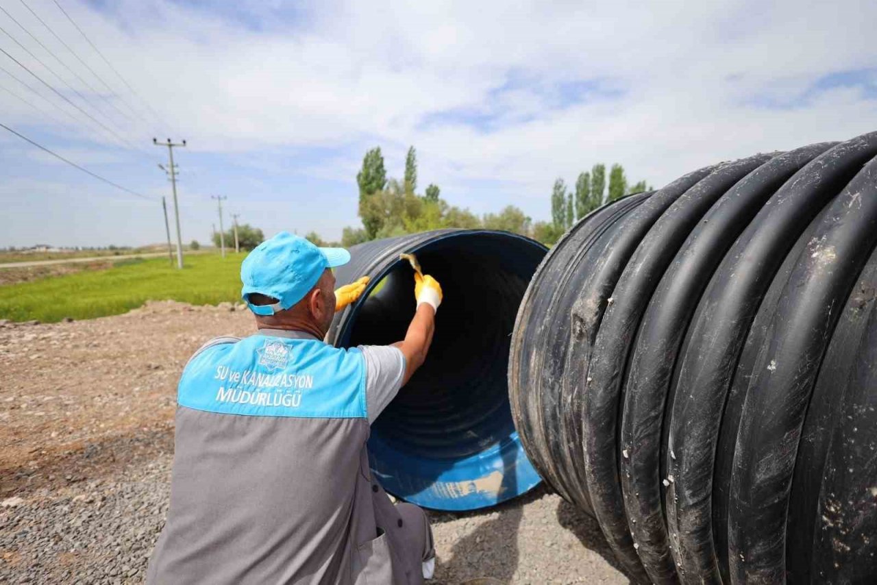 Aksaray Belediyesi altyapı çalışmalarını 10 mahallede yürütüyor