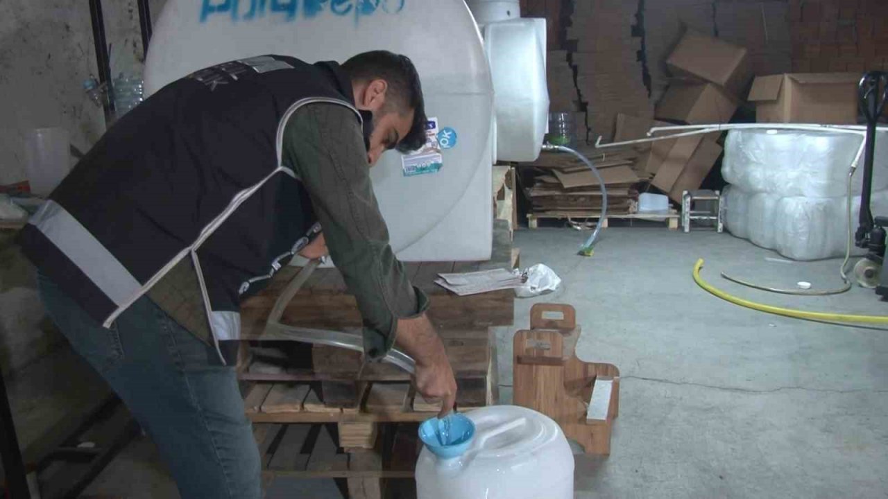 Arnavutköy’de sahte alkol imalathanesine operasyon: 2 gözaltı