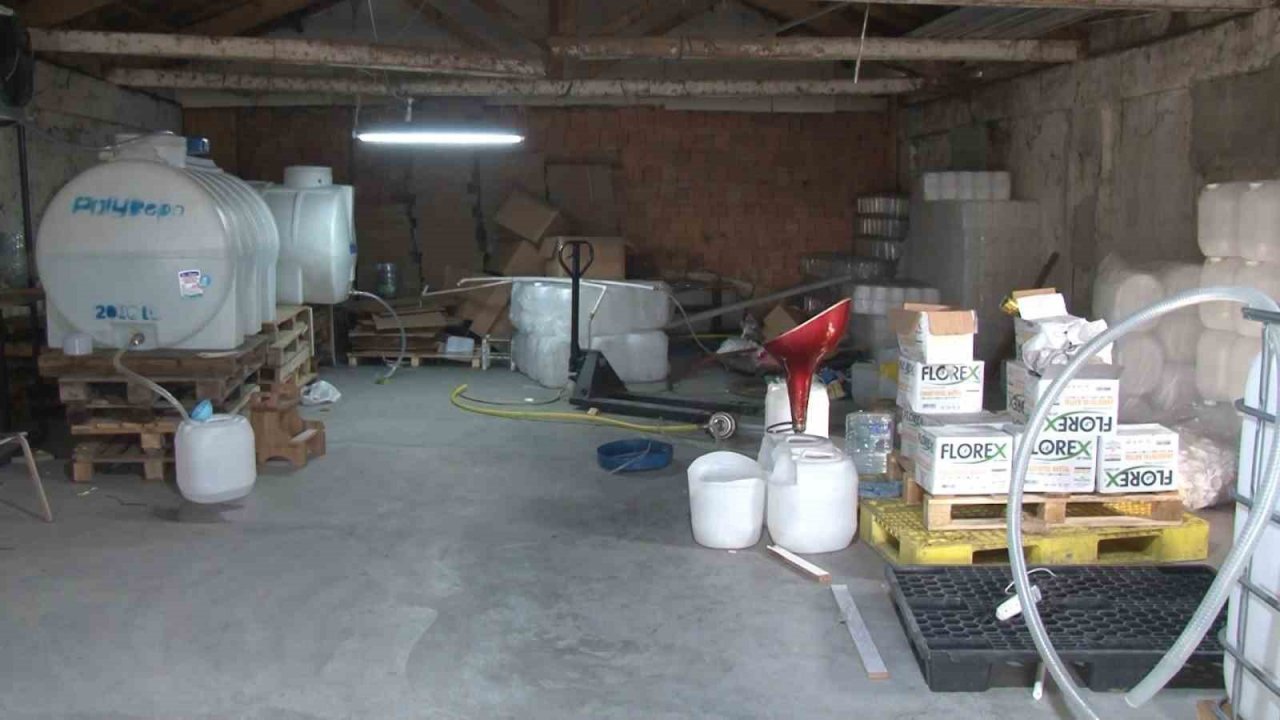 Arnavutköy’de sahte alkol imalathanesine operasyon: 2 gözaltı