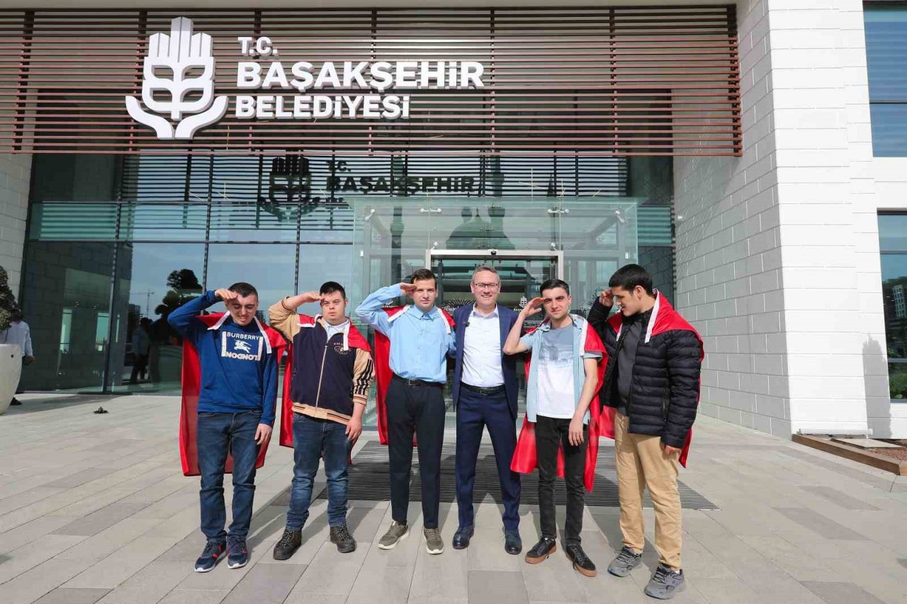 Başakşehir’in özel gençler davul zurnalı asker eğlencesi