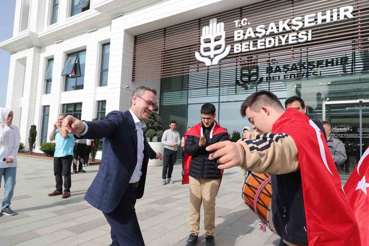 Başakşehir’in özel gençler davul zurnalı asker eğlencesi