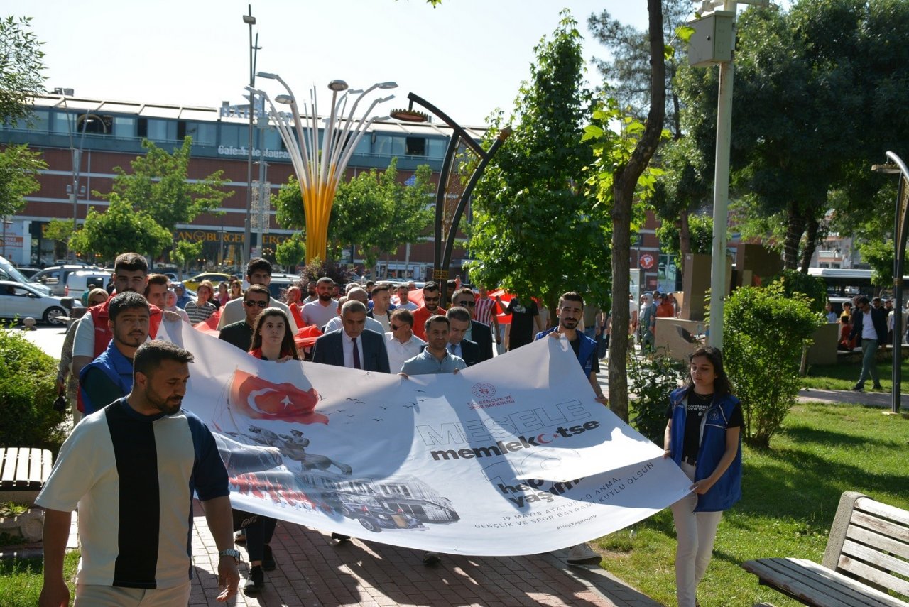 Batman’da gençlik yürüyüşü düzenlendi