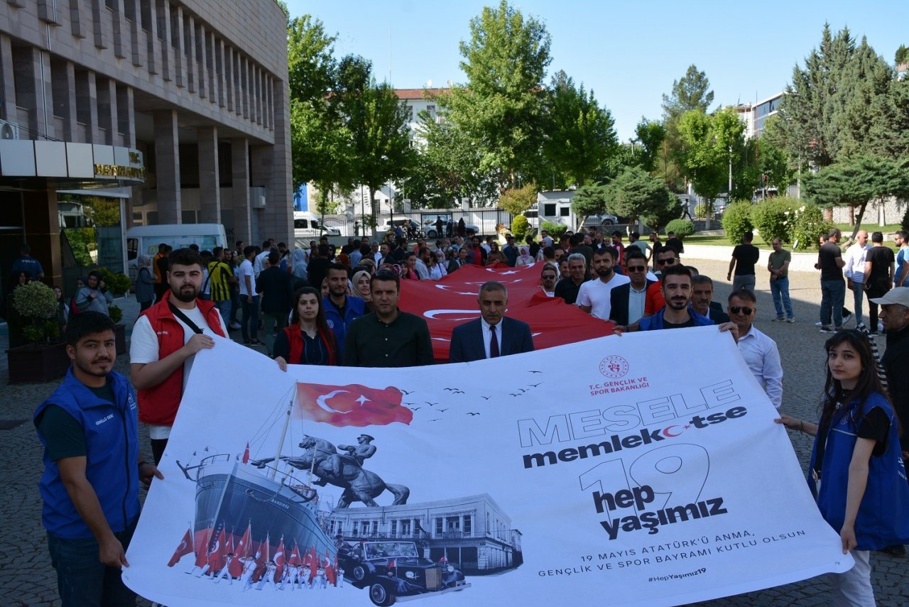 Batman’da gençlik yürüyüşü düzenlendi