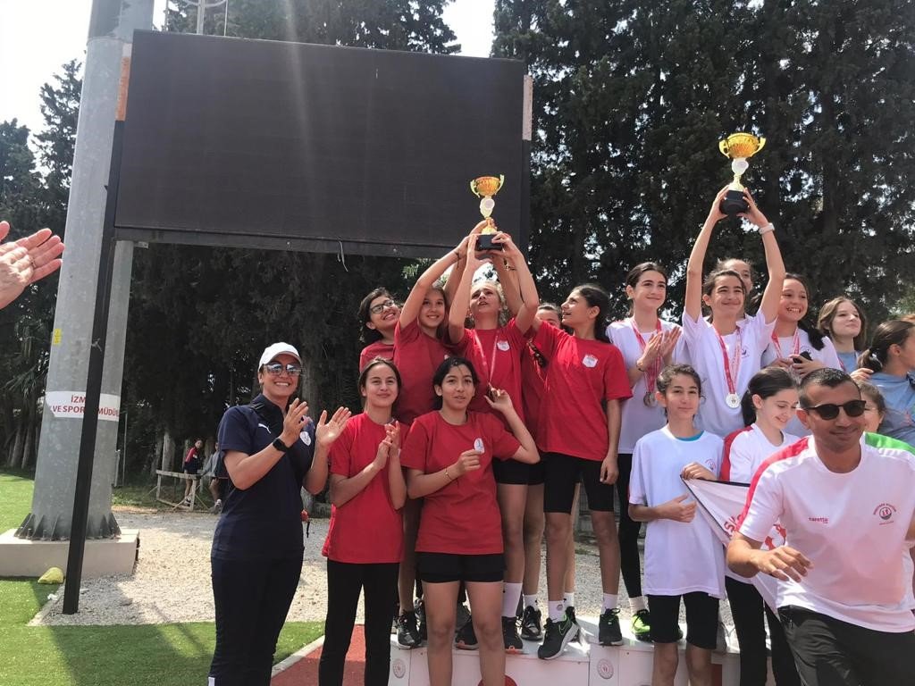 Bayraklılı atletizmciler yarı finalde