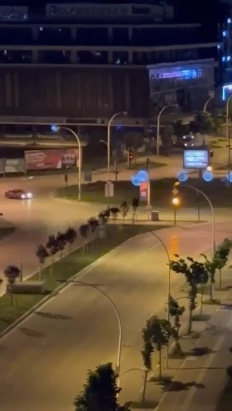 Dakikalarca drift attı...Bursa’daki trafik magandası kamerada