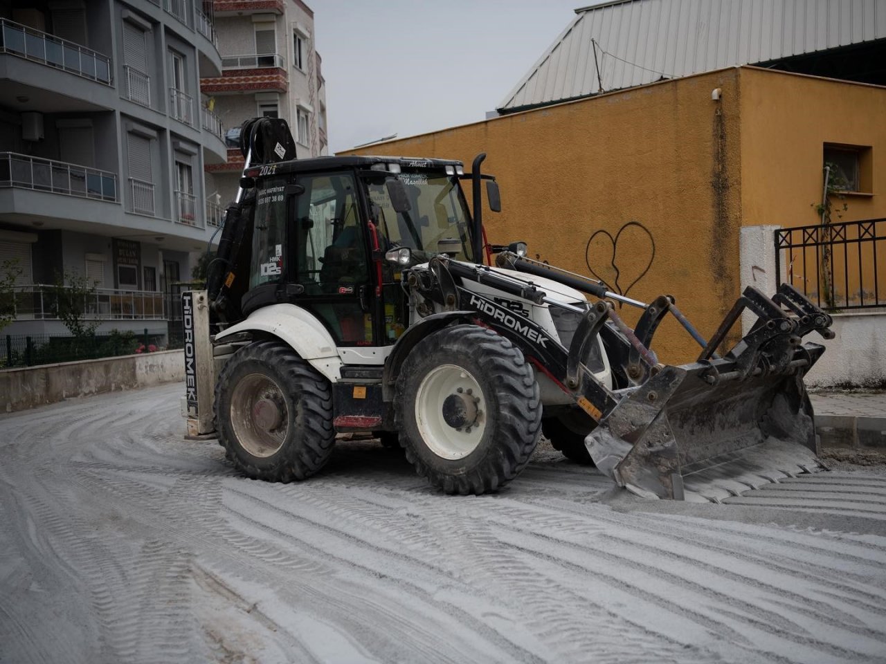 Davutlar Mahallesi’nin yolları yenileniyor