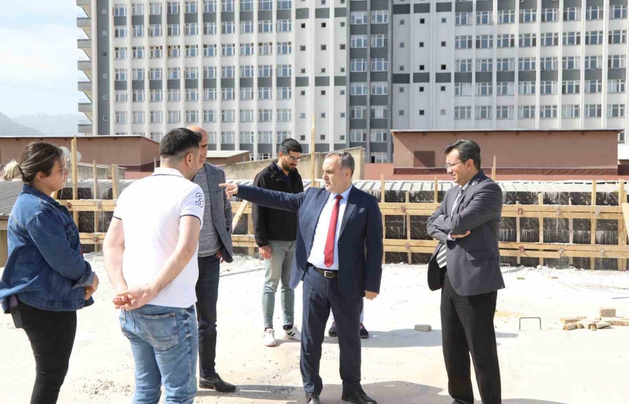 Rektör Altun, ERÜ Acil Ek Binasının Birinci Etap İnşaatında İncelemelerde Bulundu