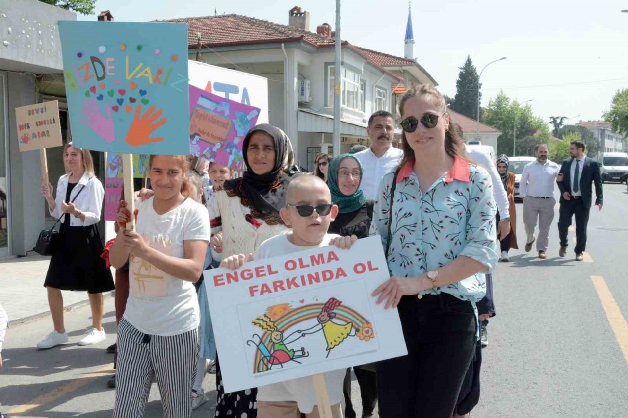 Erenler’de “Engelleri Beraber Aşalım Kortej Yürüyüşü”nün ikincisi gerçekleştirildi