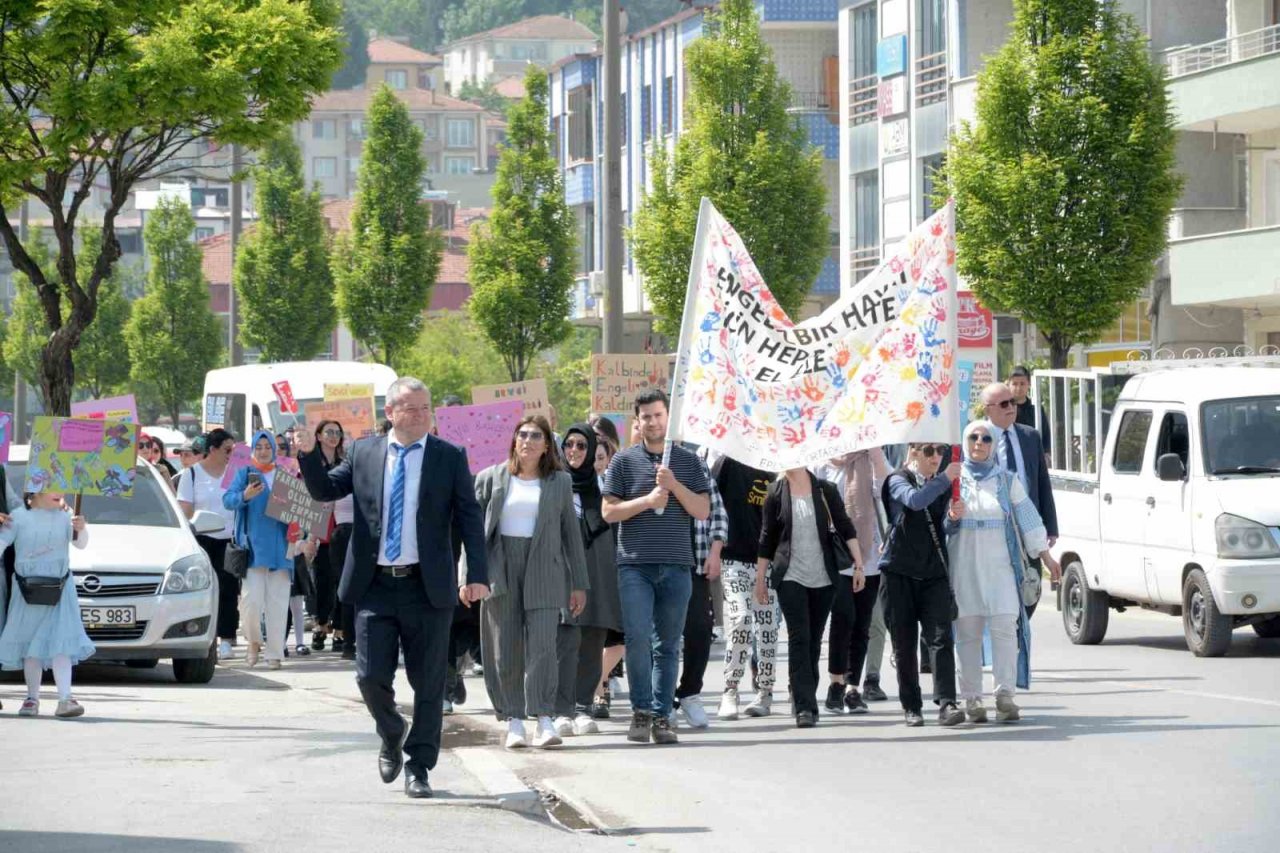 Erenler’de “Engelleri Beraber Aşalım Kortej Yürüyüşü”nün ikincisi gerçekleştirildi