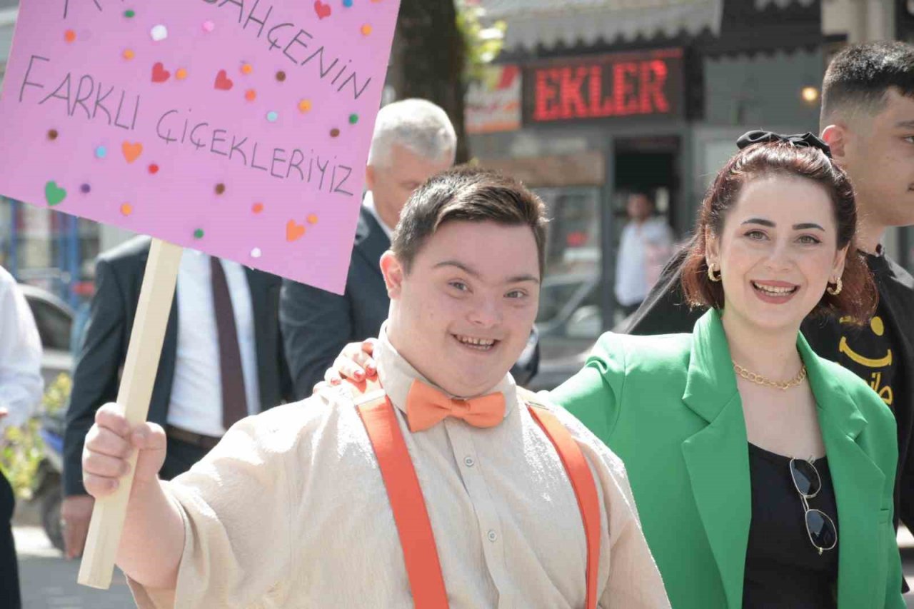 Erenler’de “Engelleri Beraber Aşalım Kortej Yürüyüşü”nün ikincisi gerçekleştirildi