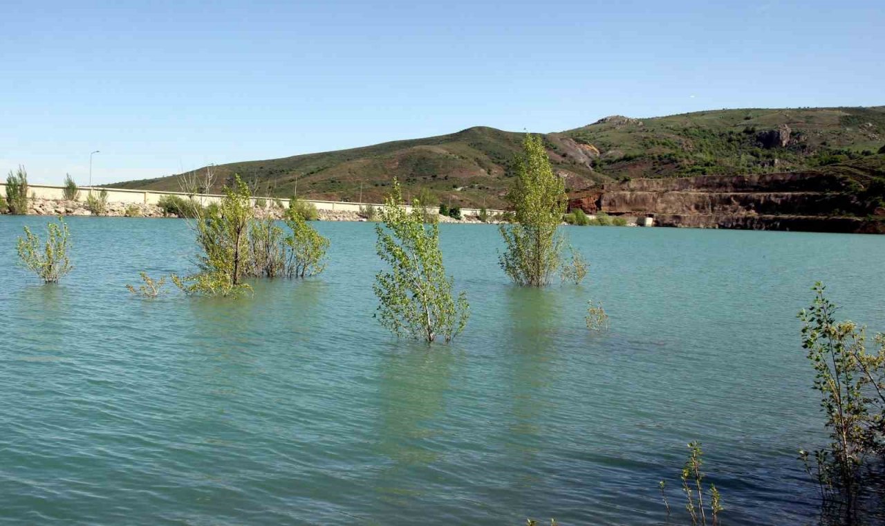 Erzincan Barajında depolanan su ile 4 bin 847 dekar arazi sulanıyor