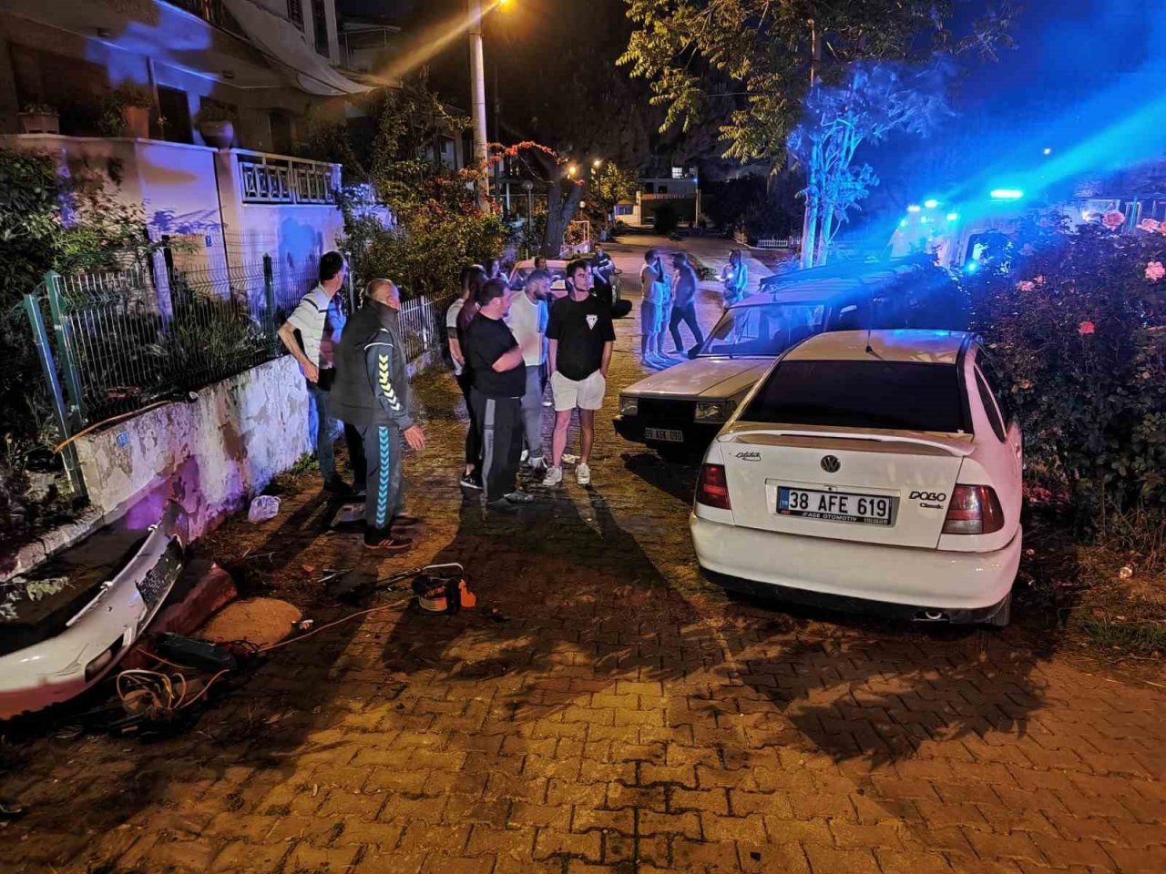 İzinsiz kullandığı otomobille kaza yaptı, yaralı arkadaşını bırakıp kaçtı