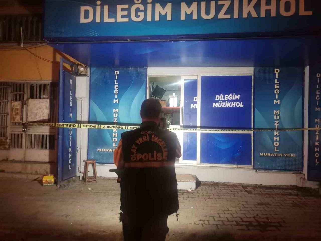 İzmir’de eğlence mekanında silahlı kavga: 1 ölü