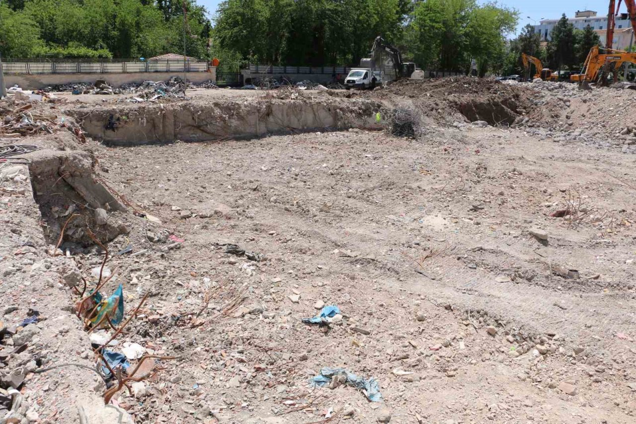 89 kişiye mezar olan Galeria Sitesi’nde zemin numunesinin alınması bekleniyor