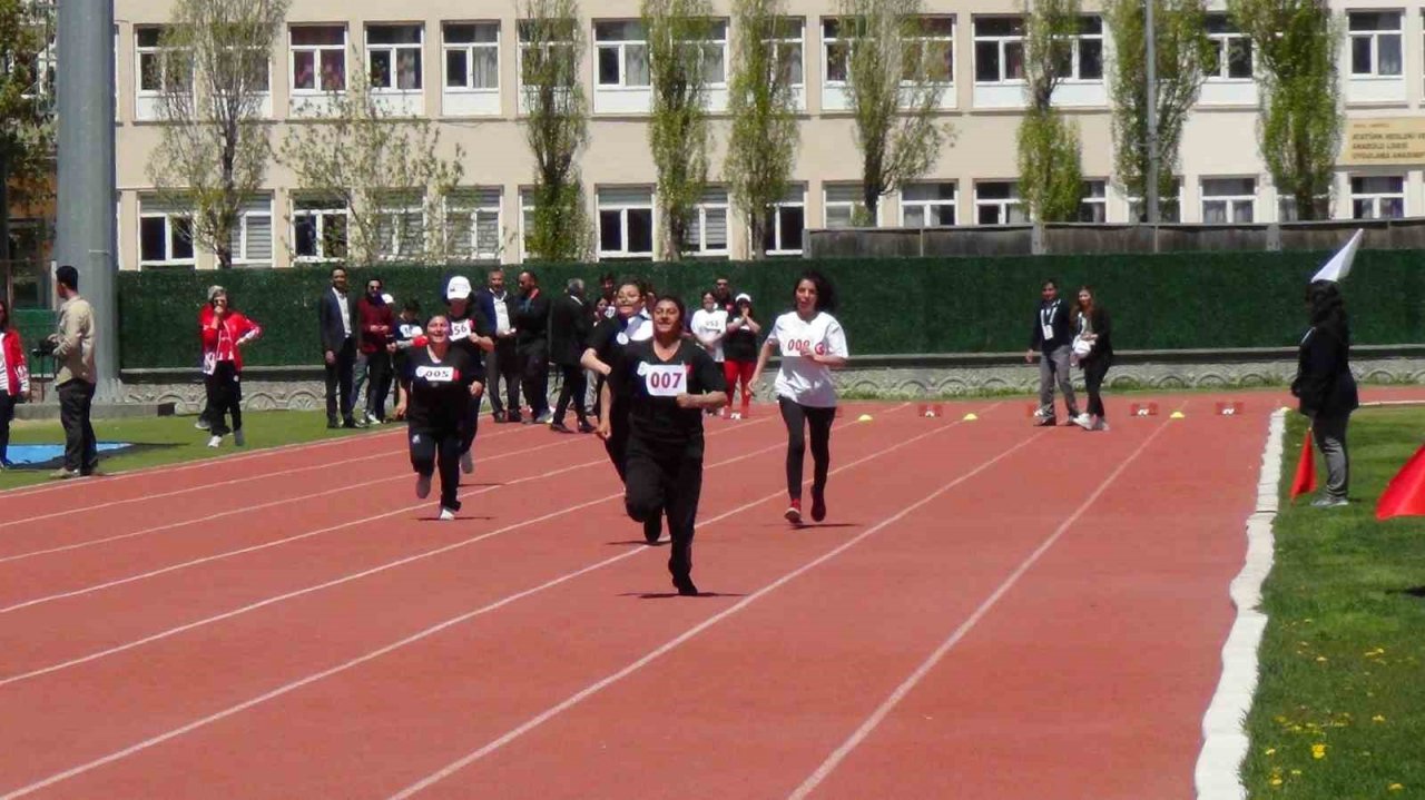 Kars’ta özel sporcuların şampiyonluk mücadelesi