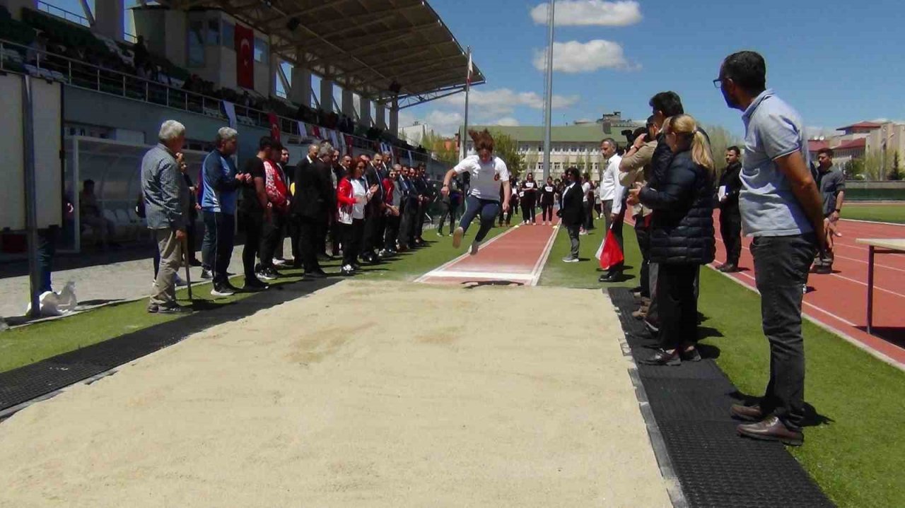 Kars’ta özel sporcuların şampiyonluk mücadelesi