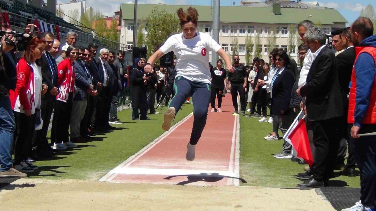 Kars’ta özel sporcuların şampiyonluk mücadelesi