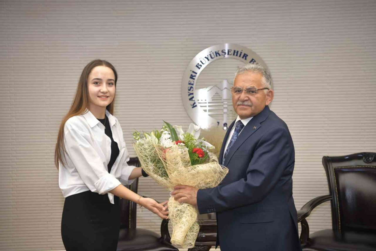 Başkan Büyükkılıç, genç milli sporcuları ağırladı