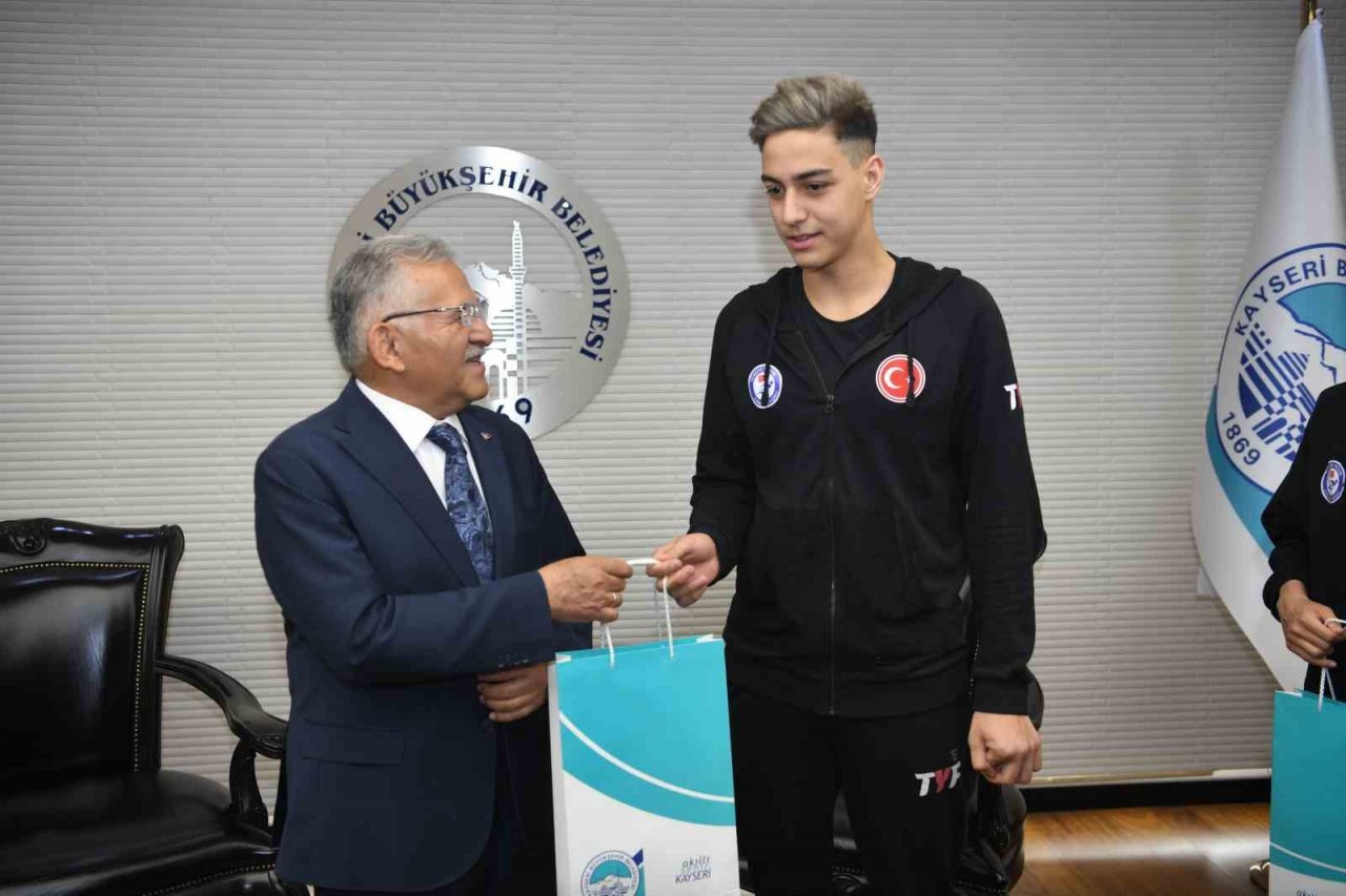 Başkan Büyükkılıç, genç milli sporcuları ağırladı
