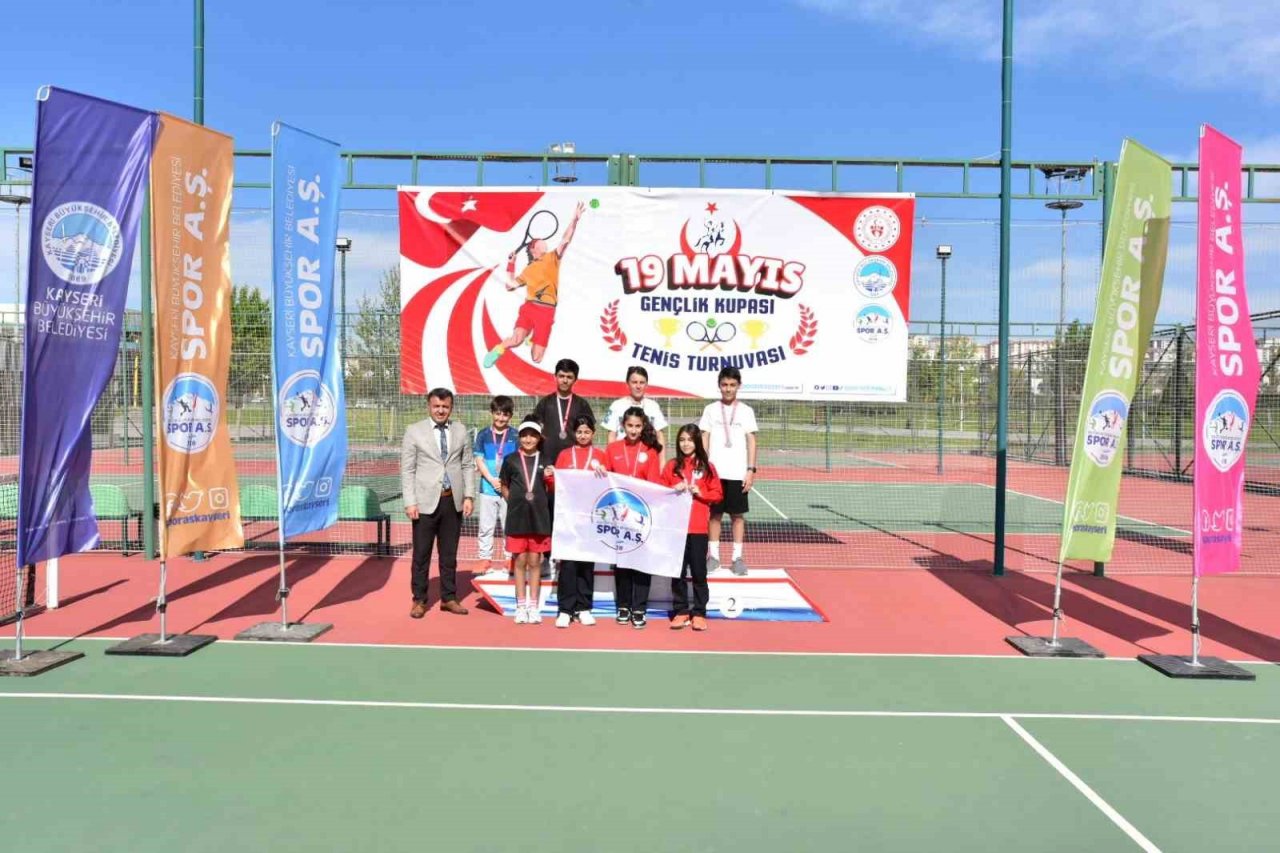 Kayseri’de 19 Mayıs GençlikKupası Tenis turnuvası tamamlandı