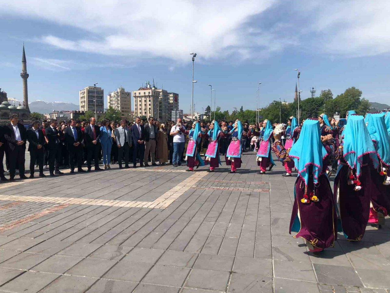 Kayseri’de Gençlik Haftası, çelenk töreni ile başladı