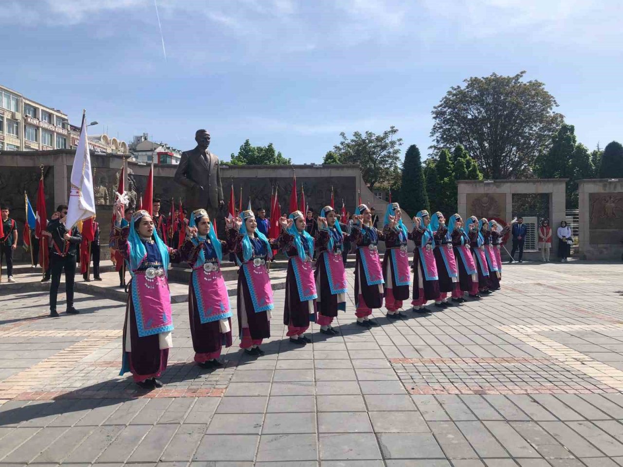 Kayseri’de Gençlik Haftası, çelenk töreni ile başladı