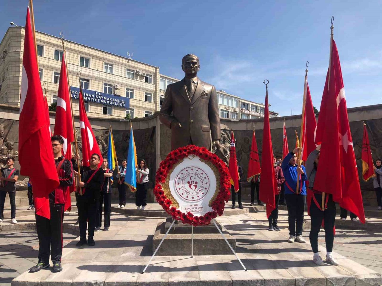 Kayseri’de Gençlik Haftası, çelenk töreni ile başladı