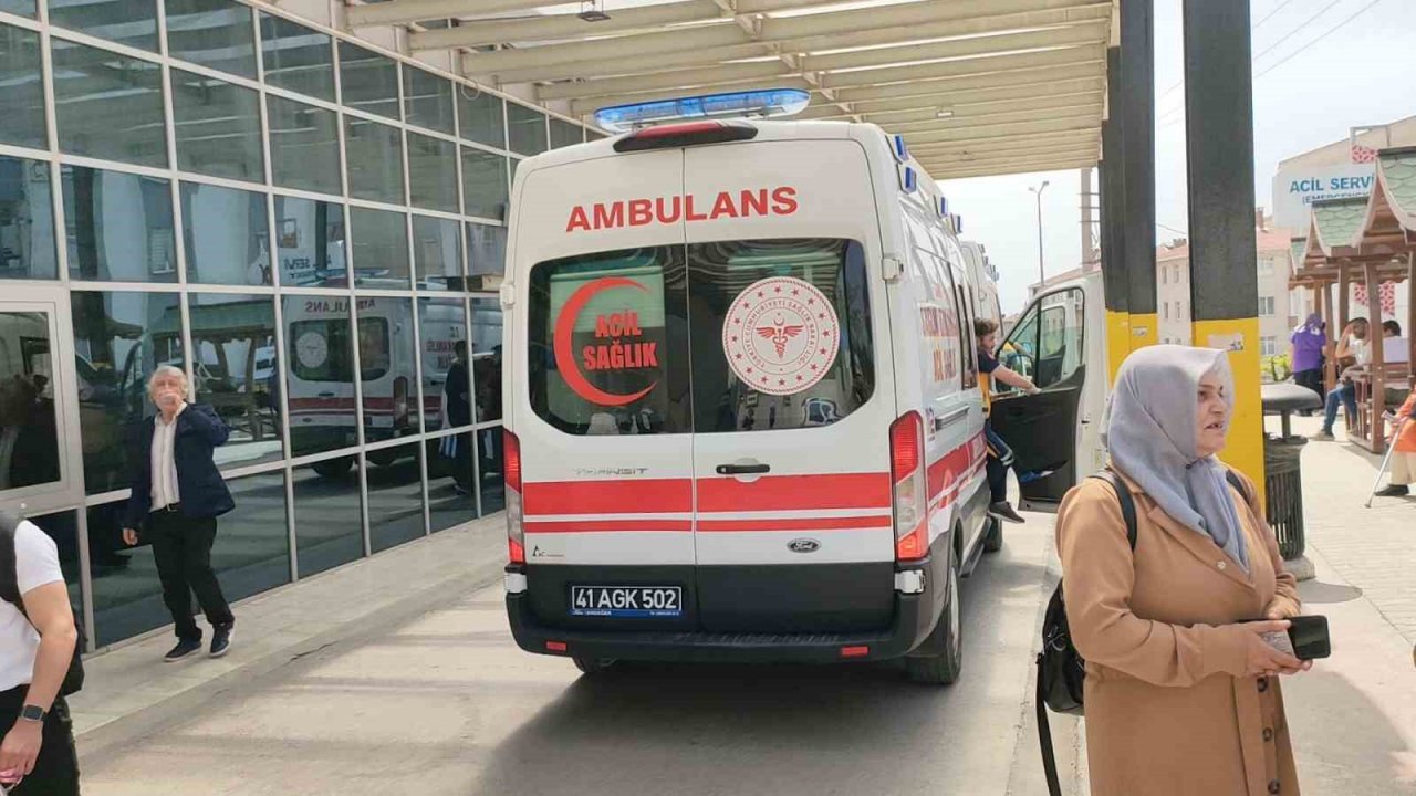 Merdivenden düşen yaşlı kadın hastanelik oldu