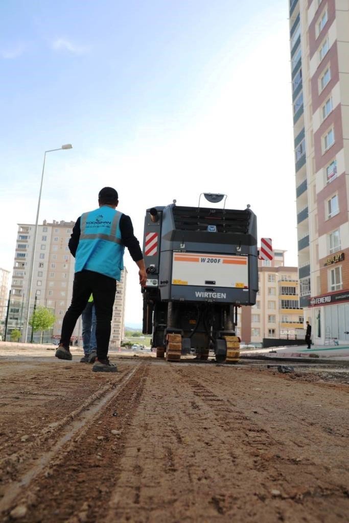 Başkan Çolakbayrakdar: “Bu yaz döneminde de asfaltlanmadık yer kalmayacak”