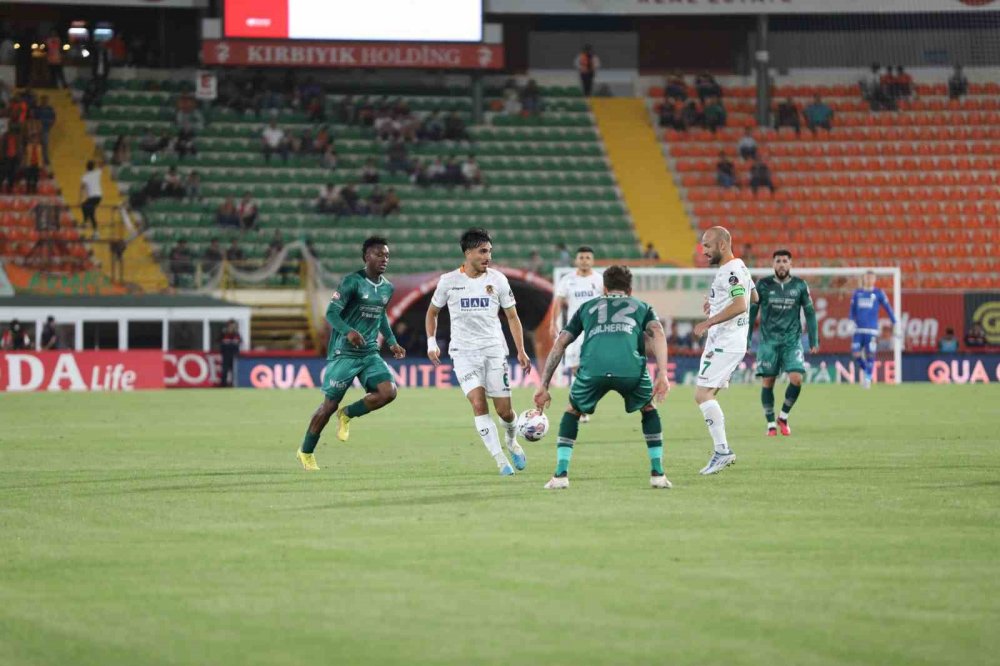 Konyaspor Alanyaspor'u net skorla yendi