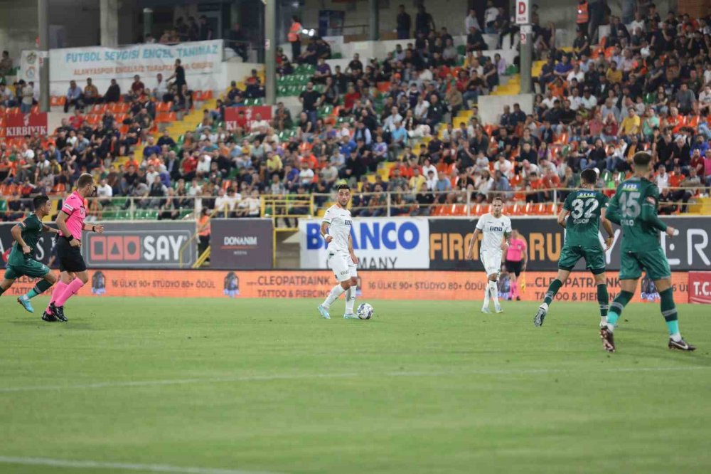 Konyaspor Alanyaspor'u net skorla yendi