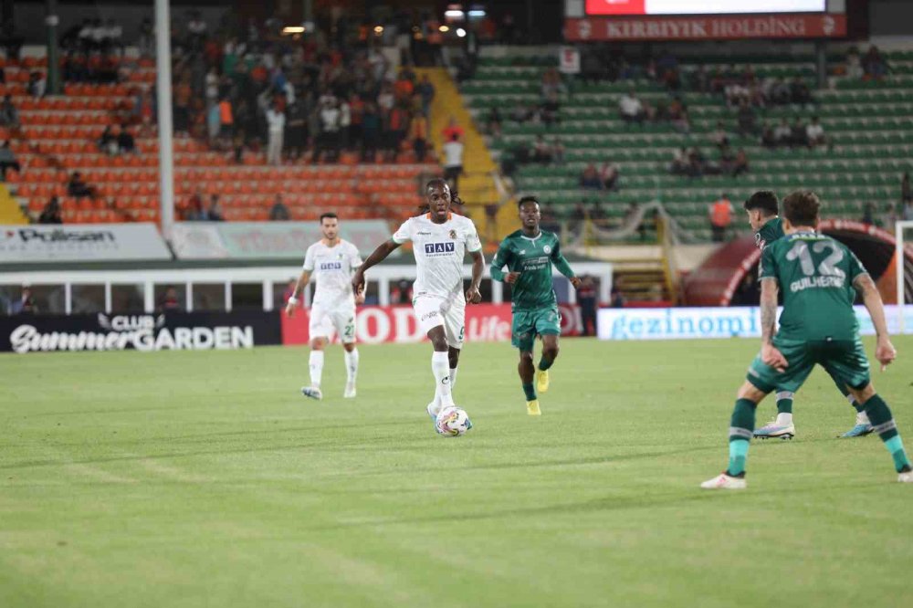 Konyaspor Alanyaspor'u net skorla yendi