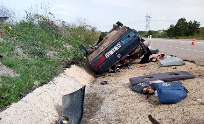 Tavşanlı’da trafik kazası, aynı aileden 3 kişi yaralandı