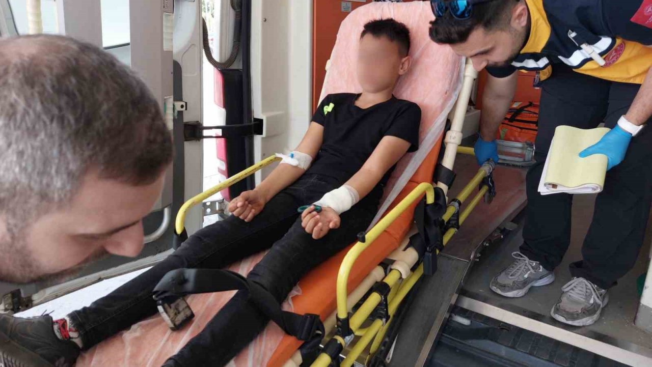 Samsun’da 14 yaşındaki çocuk bileğine saplanan makasla hastaneye kaldırıldı