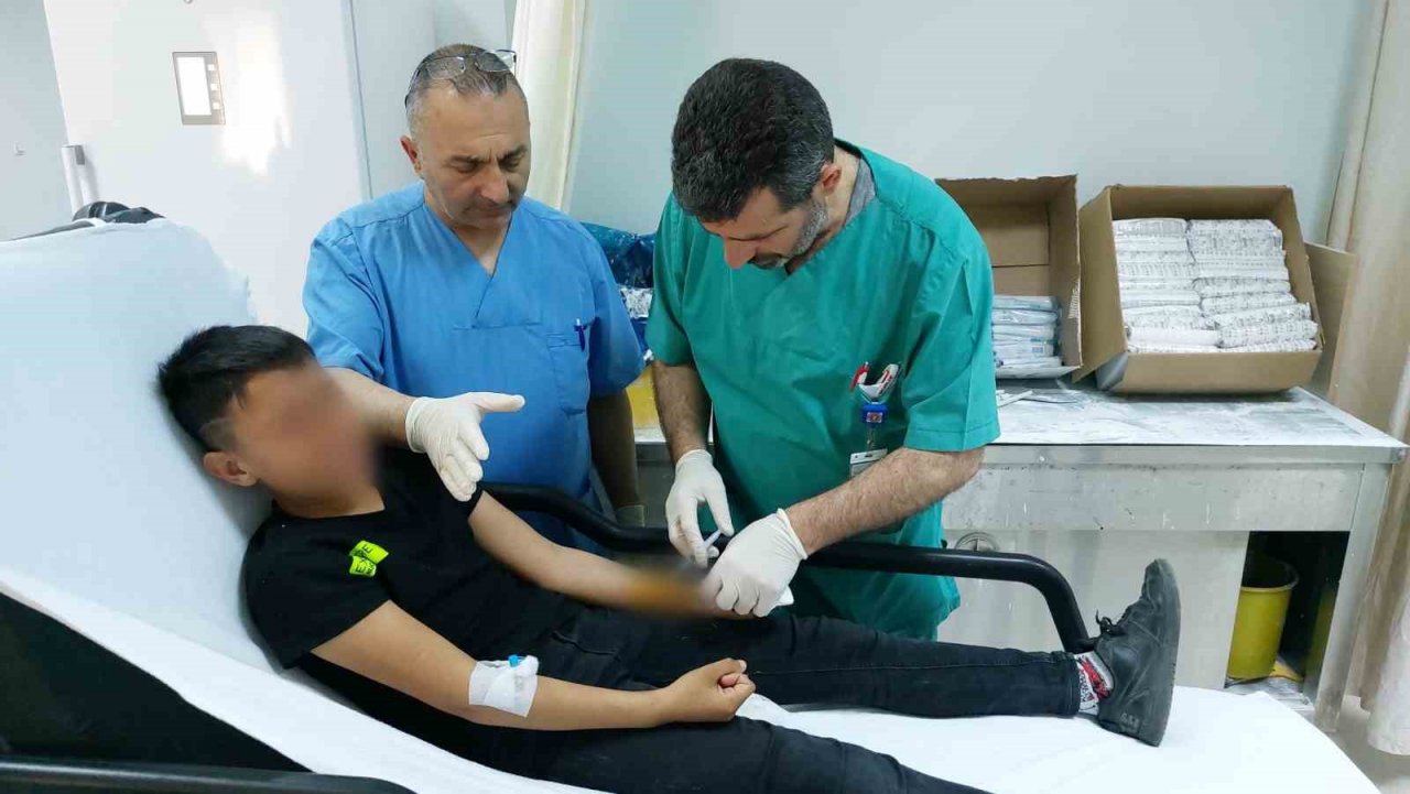 Samsun’da 14 yaşındaki çocuk bileğine saplanan makasla hastaneye kaldırıldı