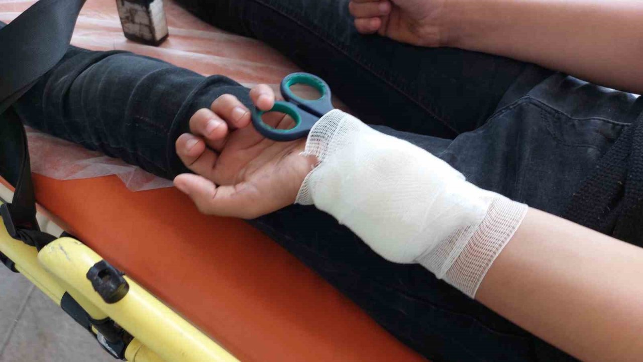 Samsun’da 14 yaşındaki çocuk bileğine saplanan makasla hastaneye kaldırıldı