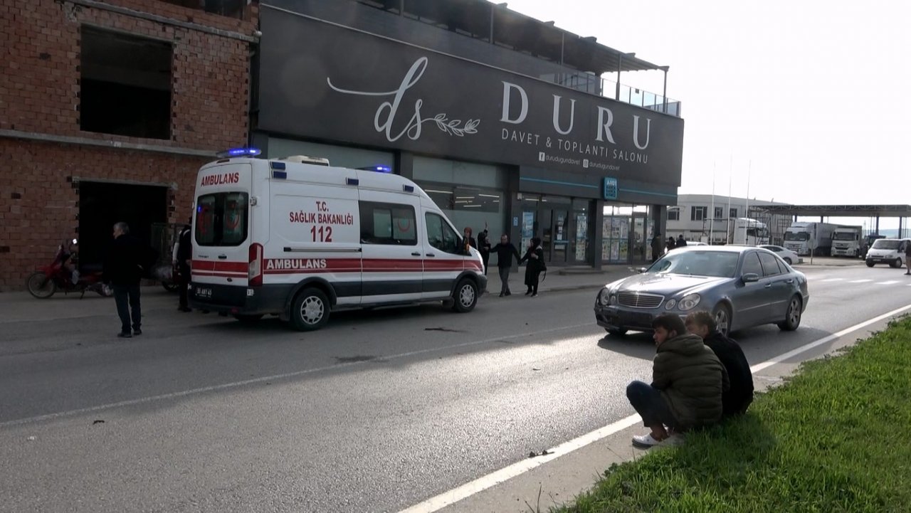 Yaya geçidinde otomobil bisiklete çarptı: 1 yaralı