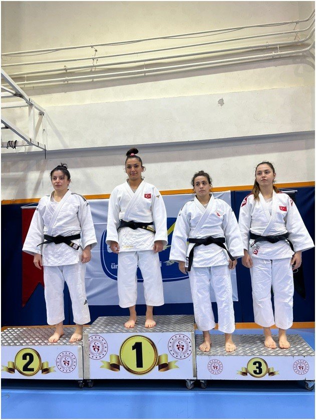 BAÜN’lü sporculardan büyük başarı