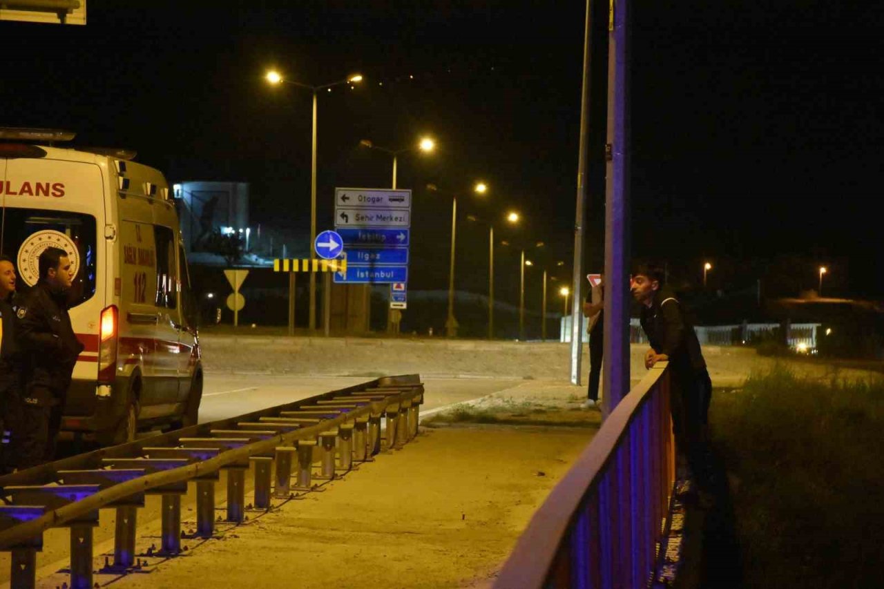 İntihara kalkışan genç D100’ü trafiğe kapattı